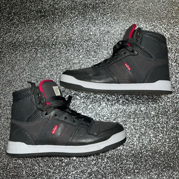 Women’s Levi Stratuss - Picture 4 of 15